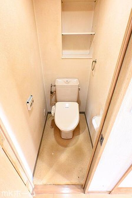 温水洗浄便座付きのトイレです！