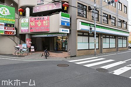 ファミリーマート谷津一番館店 徒歩7分。 490m
