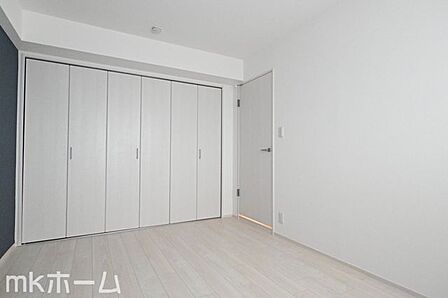 洋室には収納もしっかり完備されており、部屋を広々と利用することが可能なです!