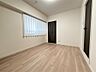 洋室：サービスルーム5.5帖。