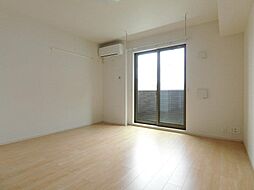 ラスターポイント VI 1階ワンルームのリビング/ダイニング