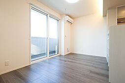 アールズ ハウス IV 3階1LDKのリビング/ダイニング