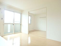 ピュアオール III 2階1LDKのリビング/ダイニング