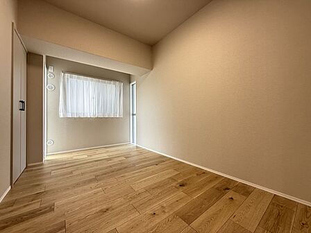お掃除がしやすいフローリングのお部屋は夏はひんやり涼しいですね