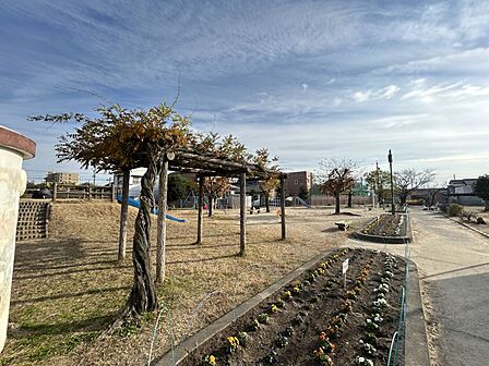 大間児童公園まで　673m　徒歩約9分