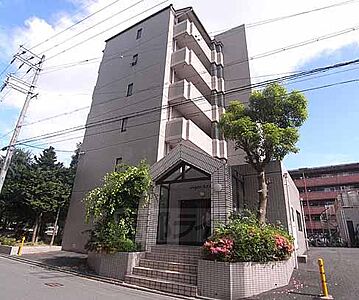 外観：龍谷大学裏に建っています。