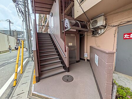 ゴミ置場・外階段