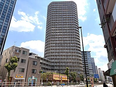 外観:強風による揺れにも安心のRC造超高層レジデンス 外観:強風による揺れにも安心のRC造超高層レジデンス