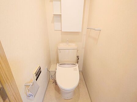 トイレは快適な温水洗浄機能付き