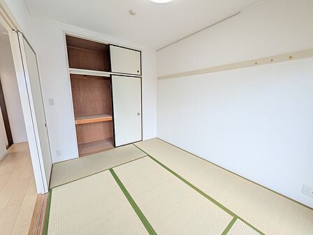 リビングの延長としても使用可能な6帖の和室