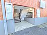 玄関：建物入口