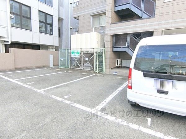 画像13:駐車場