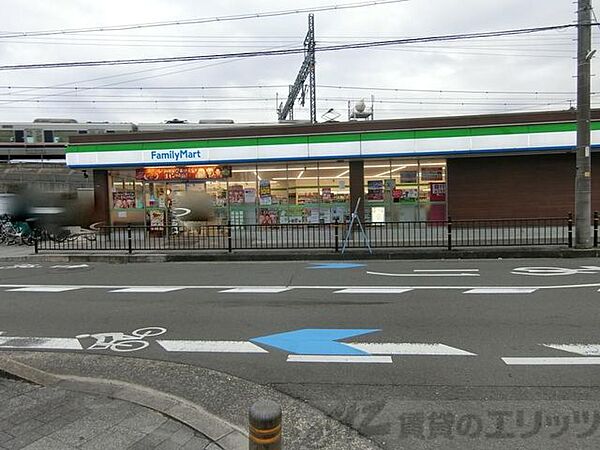 画像28:ファミリーマート茨木三島中学校南店 徒歩3分。 180m