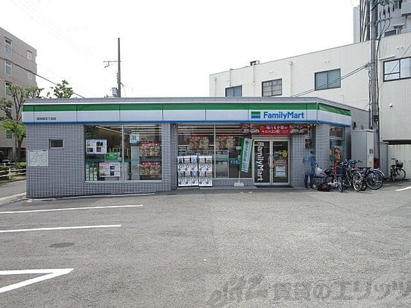 画像25:ファミリーマート南吹田五丁目店 徒歩3分。 210m