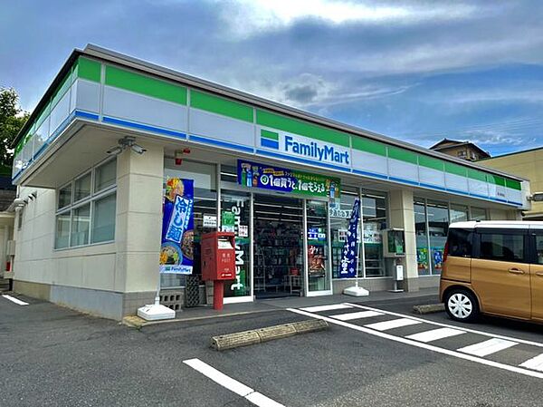 画像21:ファミリーマート長与駅前店 徒歩9分。 710m