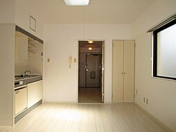 メゾンド佐伯 204 2階1DKのリビング/ダイニング