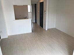 PRIOL CRECIA 105 1階1LDKのリビング/ダイニング