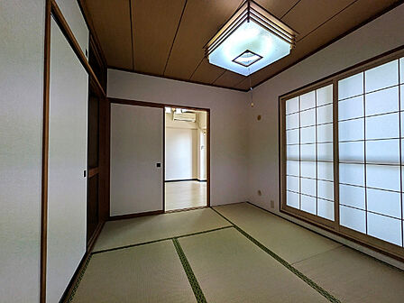 押入付きの6畳和室です