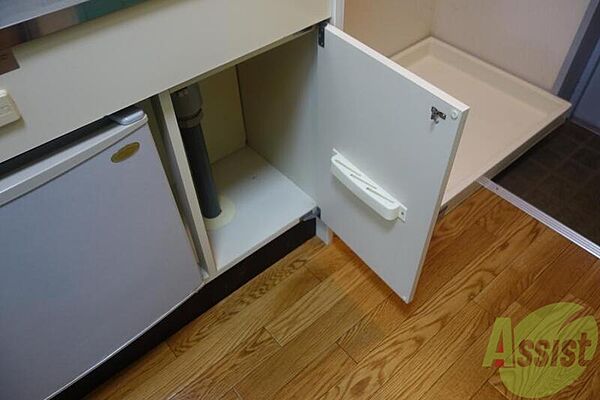 画像27:こちらにも収納が有るので、キッチン道具はこちらに。