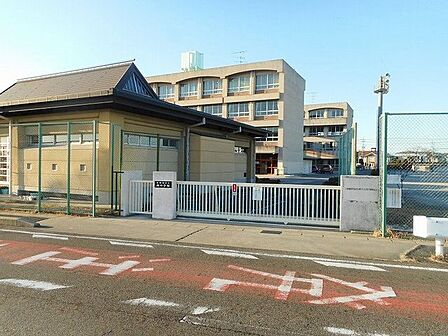 尾張旭市立西中学校 徒歩21分。 1640m