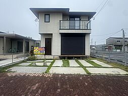 高浜町の閑静な住環境!駐車楽々なアプローチと広々4SLDK