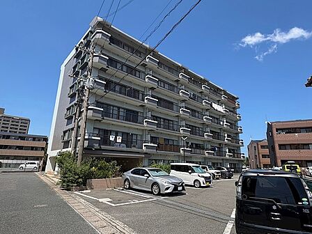 小学校や中学校が徒歩4分圏内です☆毎日の通学に便利ですね