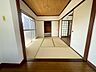 その他：和の趣を感じる居室は、多様な使い方が可能です。広々とした空間は、くつろぎの場やゲストルームにも。