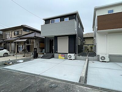 外観:閑静な住宅街に、新しい暮らしの舞台となる宅地が登場。理想の住まいを形にする基礎工事が進んでいます。建築プランのご相談も承ります。 外観:閑静な住宅街に、新しい暮らしの舞台となる宅地が登場。理想の住まいを形にする基礎工事が進んでいます。建築プランのご相談も承ります。