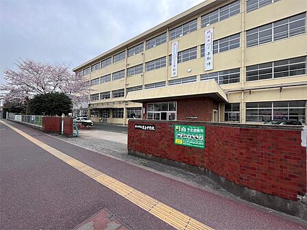 北九州市立足立中学校(659m)