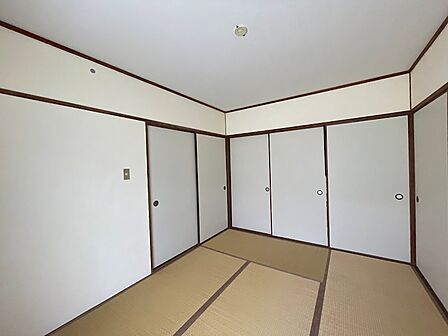 畳の香りが心地よい和室。収納も充実しており、様々なお部屋として活用可能です。