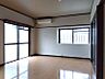 リビング/ダイニング：オールフローリングで模様替えやお掃除も楽ラクです