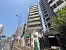 エントランス：周辺にコンビニ・複合商業施設が揃う立地です！