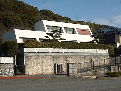 外観:カースペースは3台可能です 外観:カースペースは3台可能です