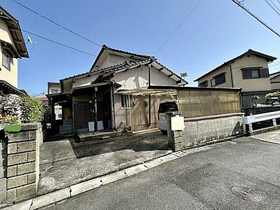 外観:車種によって2台駐車可能です 外観:車種によって2台駐車可能です