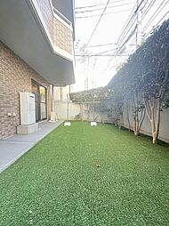南向きの陽だまりに寛ぐ!25平米超の専用庭を備えたお部屋
