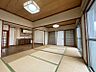 その他：和室とダイニングキッチンが繋がる空間。ライフスタイルに合わせて多様な使い方が可能です。懐かしい雰囲気の中で新しい暮らしを始めてみませんか。