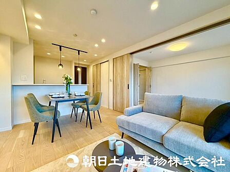 光と風があふれる開放的なリビングダイニングには自然と家族みんなが集まってきます!?
