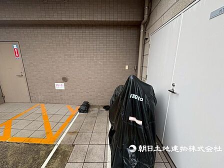 バイクをお持ちの方にもうれしいバイク用駐車場付きとなっております！