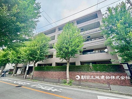 毎日のお散歩も快適な緑に恵まれたエリアで、自然に包まれた穏やかな暮らしを実現できます。