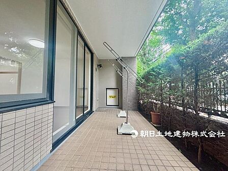 広々しており、洗濯物を干すこと以外にもご利用いただけます。