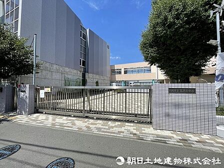 川崎市立高津小学校まで約1200ｍ