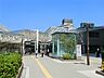 周辺：小田急線「新百合ヶ丘」駅までバスで13分。「餅坂」バス停まで260ｍ。