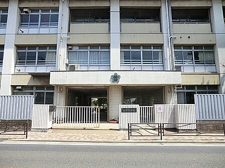川崎市立稲田中学校まで約1300ｍ