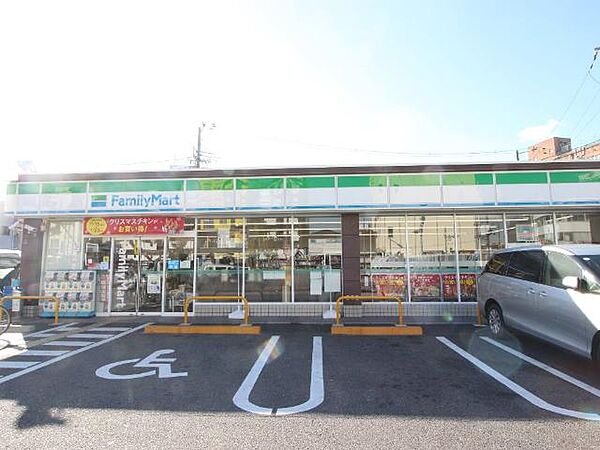 画像5:ファミリーマート旭二丁目店まで266ｍ