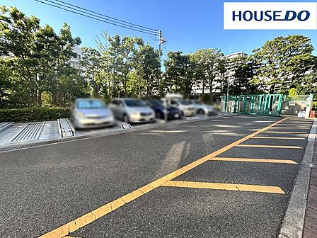 平面駐車場(月額6000円〜10500円)空き要確認。料金は変更する場合がございます。