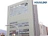 周辺：ミント神戸 1600m。地下1階には、KOHYO三宮店（営業時間7：00〜23：00）があるので、帰りが遅くなっても安心。9階には映画館もあります。