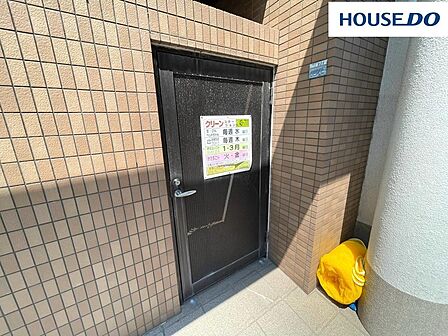 ゴミ置き場。鍵がついているので不法投棄を防ぐことができて安心。カラスにゴミを漁られることも起こりにくい。