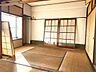 室内：押入れなど収納力のある6畳和室は日当たりも良いです。