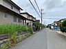 その他：ご見学・お問合せお待ちしております♪　閑静な住宅街です♪　前面道路は交通量も少なく安全です！　すれ違いもストレスのない6ｍ道路！　小学校まで徒歩10分。公園まで徒歩9分！　子育てにも適した環境です。　