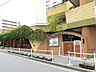周辺：小鳩幼児園 【小鳩幼稚園】お船のような園舎、保育園にはめずらしい4階建ての園舎です。食事のマナーとして、お箸やお茶碗の持ち方など身につけます。料理の名前を知り、食事に関心を持つことを大切にしています…